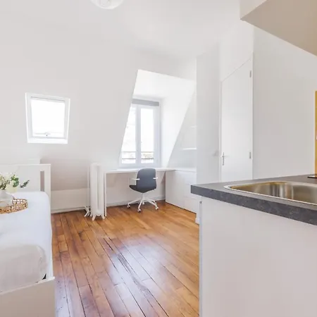 Cozy Studio Renovated Rue Bugeaud Paris